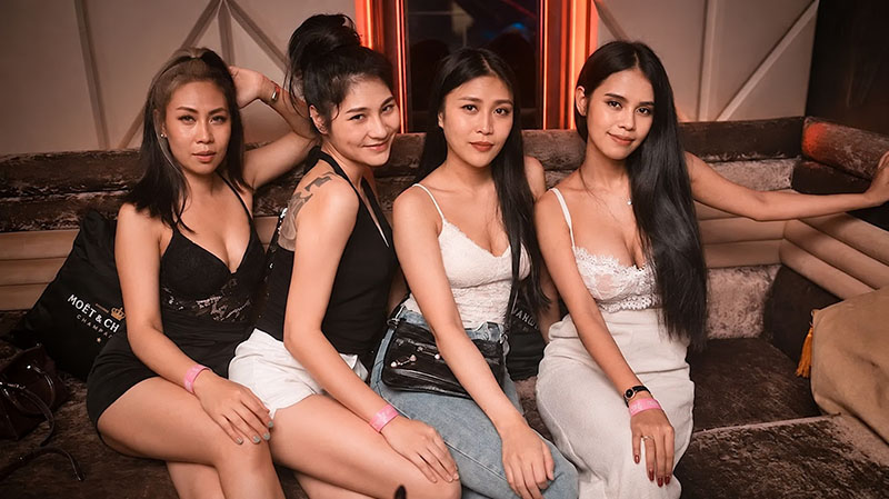ragazze thailandesi bar